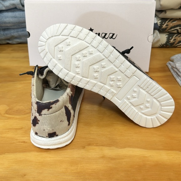 Cowhide Cowgirl Shoe - Picture 5 of 6